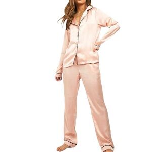 Luxe Satin Pajama Set in Rose Gold Blush Pink w/ Black Piping – Boohoo (Size M)